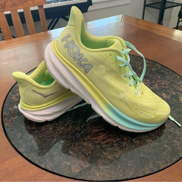 Women’s Hokas Clifton 9 - Picture 3 of 4